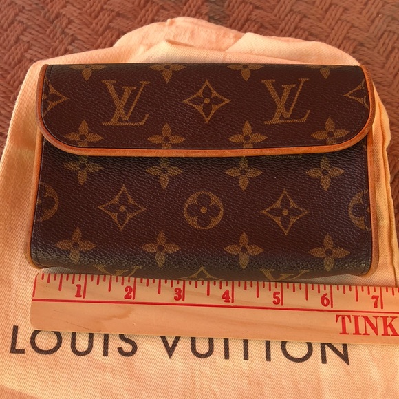 Louis Vuitton Florentine Pouch. ❤️ - Picture 3 of 16